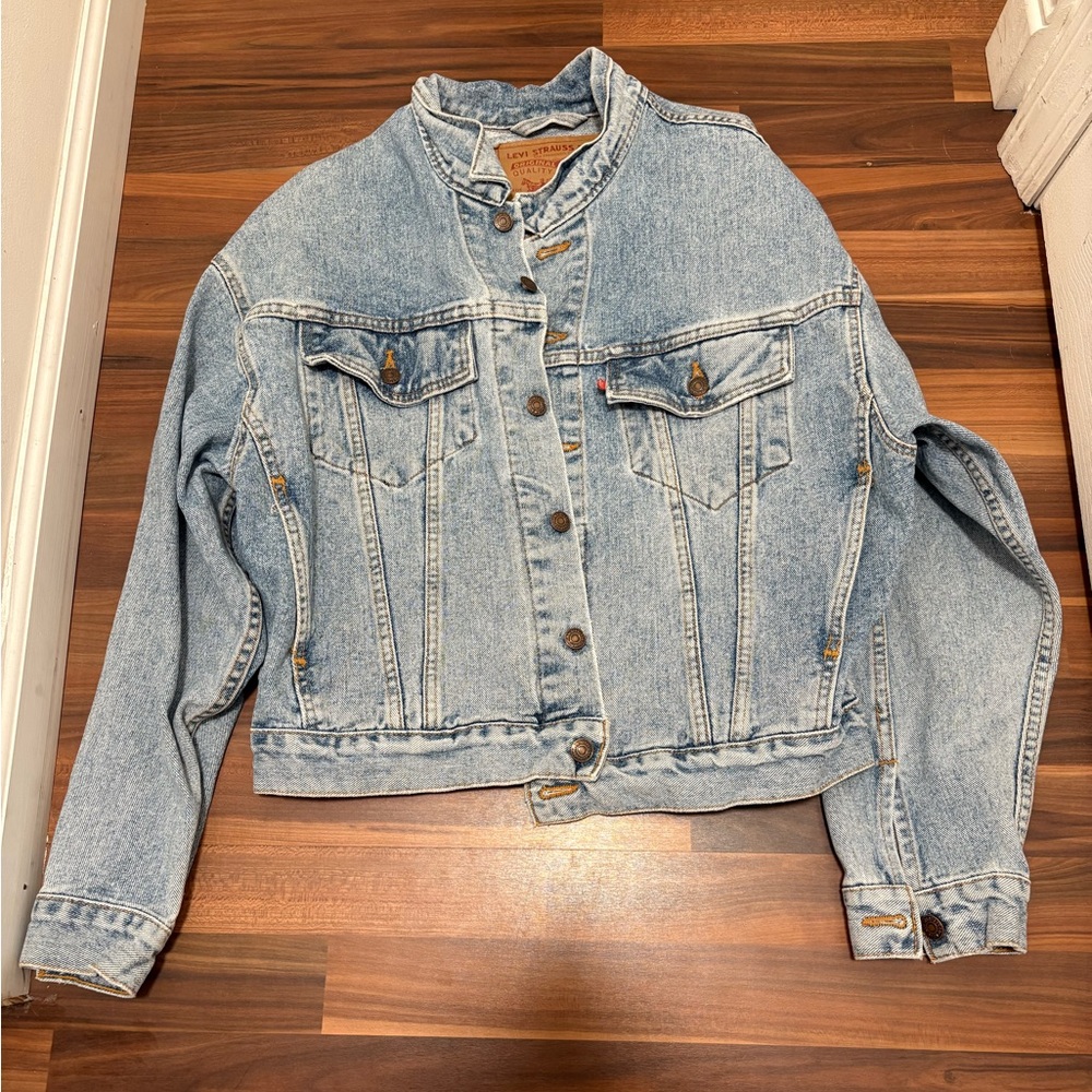 Vintage women’s Levi’s denim Jean jacket size medium w/ customization